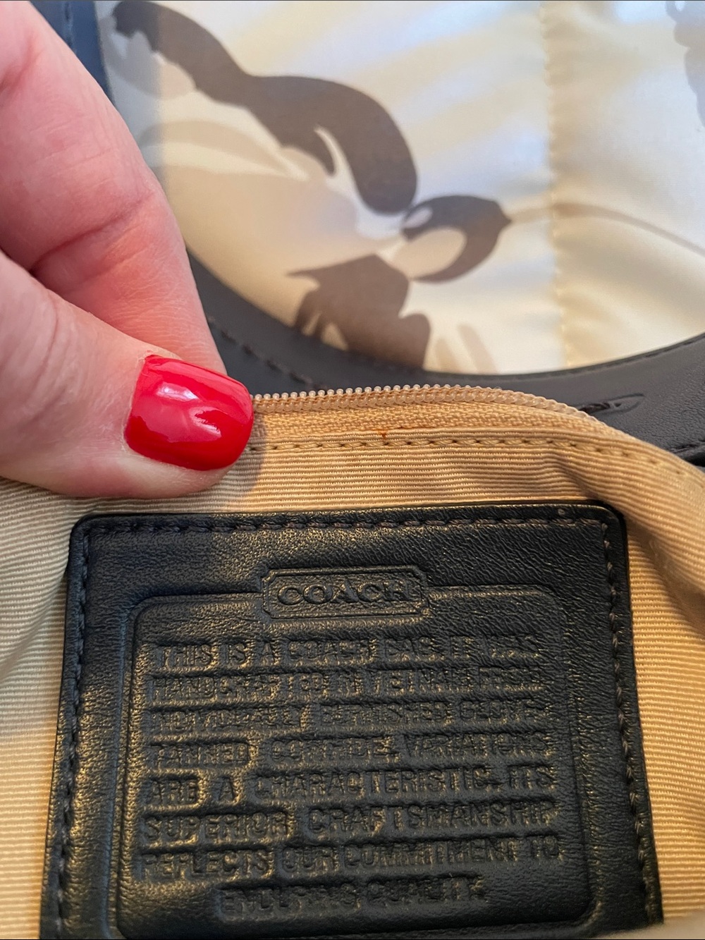 Classic Black and Cream Shoulder Bag - Picture 3 of 4